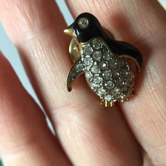 Precious Penguin rhinestone accent pin - Picture 7 of 7